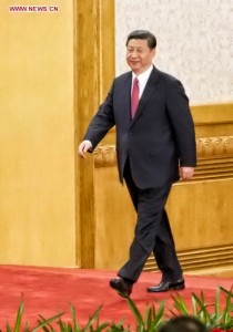 Xi Jinping est le premier à monter sur le podium