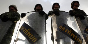 L’armée va-t-elle tuer la démocratie ?