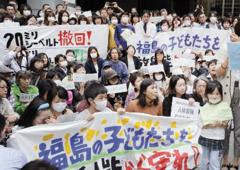 Manifestation de parents d’élèves venus de Fukushima contre le gouvernement, à Tokyo