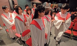 À Pékin, en octobre 2010. Des membres de Shouwang attendent le début de l’office du dimanche