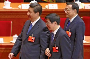 Xi-Jipinget Wang Huning (au centre)