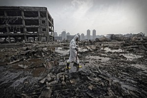 Une semaine après la catastrophe, des équipes spécialisées ont été déployées dans le périmètre de confinement. (Liu Bowen)